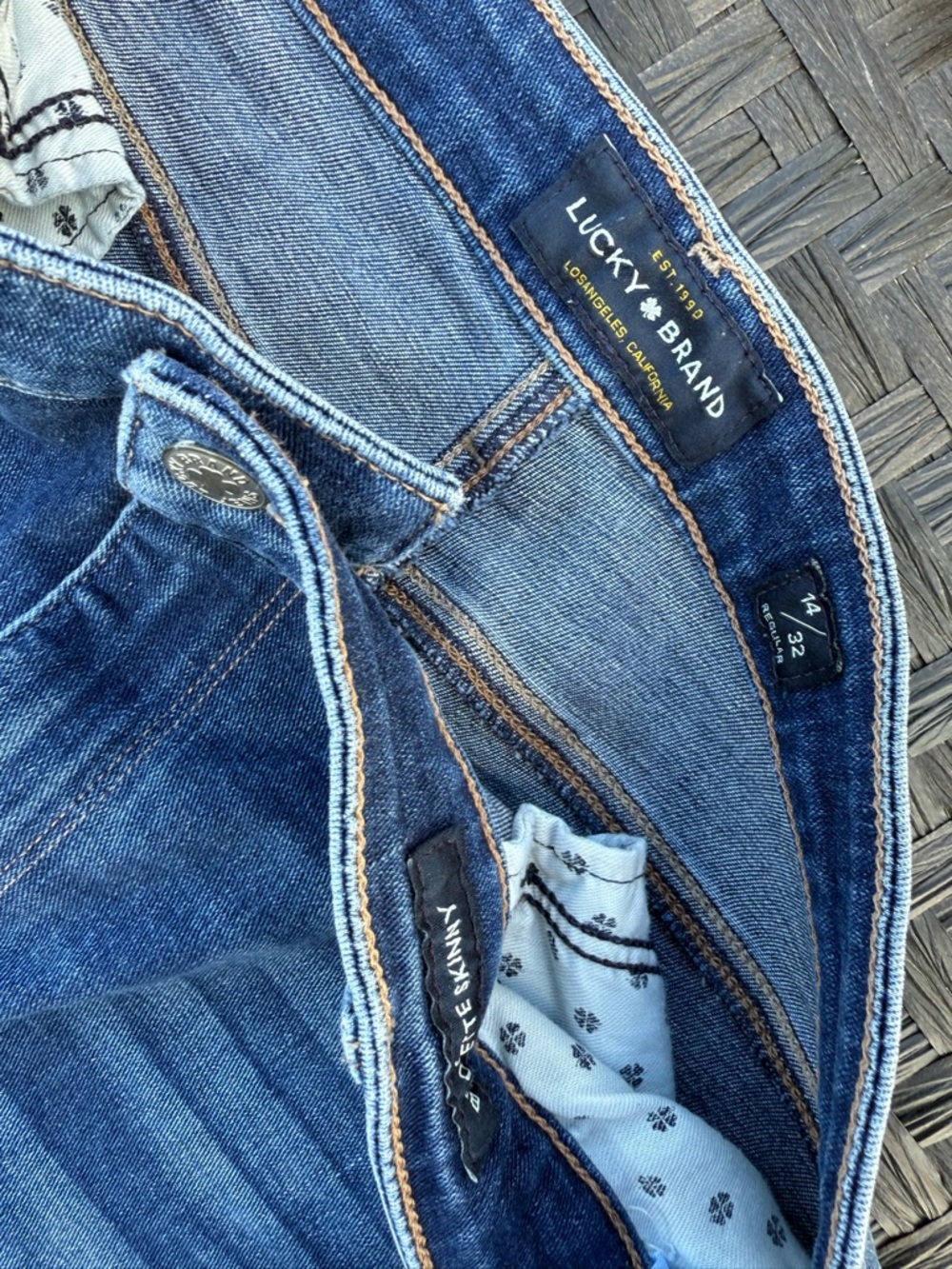 Lucky Brand Blue Denim Jeans with Contrast Stitching - Picture 2 of 3